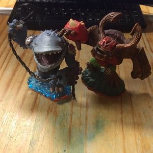 Skylanders giants two giant figures